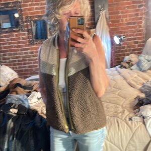 Reversible Vest with leopard print Trim